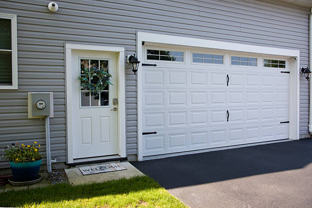 24/7 Emergency Garage Door Panel Replacement experts in Black Diamond, FL